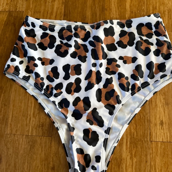 Shein Swim 3 Pieces Bundle - Picture 2 of 9